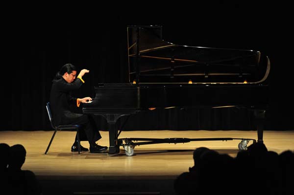 Frederic Chiu, piano
